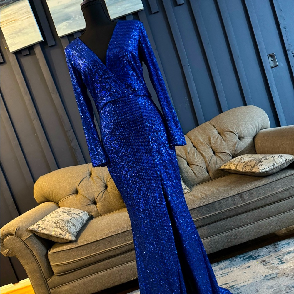 Beautiful dress for you.